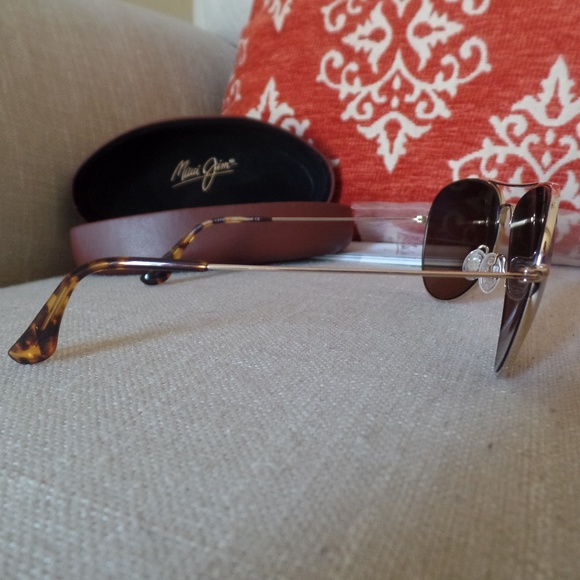 Maui Jim Mavericks Aviator in Gold Frame w/HCL Bronze Lens - Picture 6 of 8